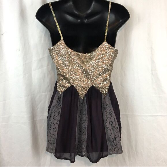 BKE Gold Sequin Chiffon Sleeveless Blouse Size Small - Picture 3 of 8